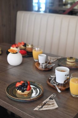 Masada lezzetli kekler, stok fotoğrafı.