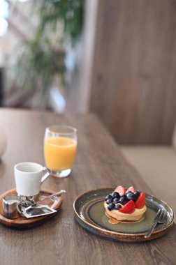 taze çilek ile Kahvaltı