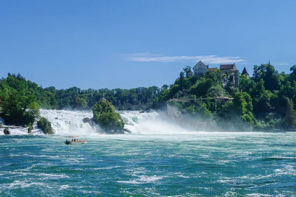 A Rajna vízeséstől található a legnagyobb vízesés Európában, Schaffhausen — Stock Fotó