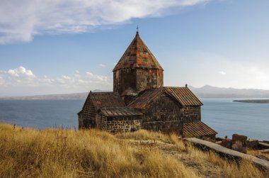 Sevanavank (Sevan Manastırı), üzerinde bulunan manastır karmaşık bir soydan