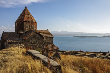 Sevanavank (Sevan Manastırı), üzerinde bulunan manastır karmaşık bir soydan
