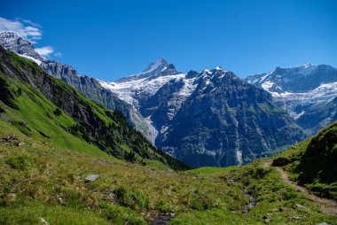 Dağlar vally güneşli gün görünümüne Mannlichen (Ju üstünden
