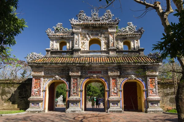 Gate of the citadel. Imperial Forbidden City. Hue, Vietnam. — Stock Photo, Image