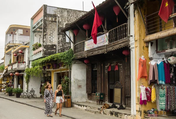 Nas ruas de Hoi Uma cidade antiga, Vietnã . — Fotografia de Stock