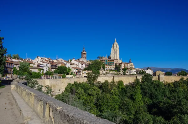 Segovia, Hiszpania. Panoramę zabytkowego miasta Segovia s — Zdjęcie stockowe