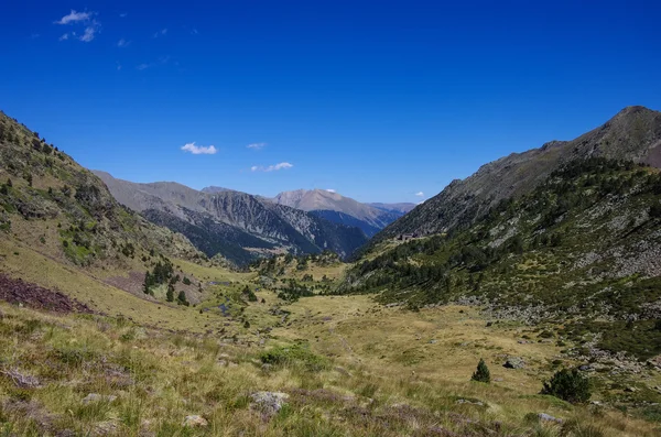 Panorama das montanhas dos Pirenéus em Andorra, do topo do Coma — Fotografia de Stock