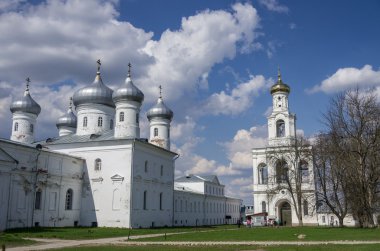 Kurtarıcı Katedrali ve çan kulesi, Rus Ortodoks Yuriev Monast