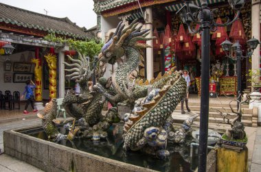 Dragon Sculptures At Hoi Quan Quang Trieu Temple ( Cantonese Ass