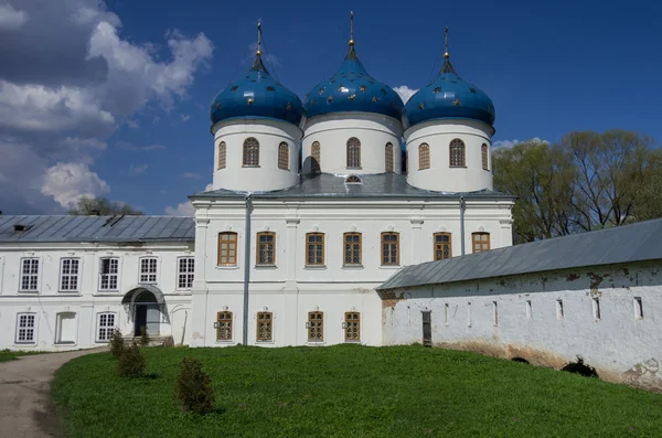 Kostel povýšení kříže v ruské ortodoxní Yuriev Mon — Stock fotografie