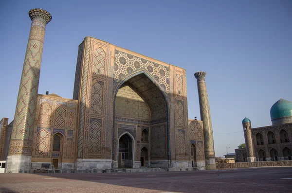 Madrasa ulugbeka in Piazza Registan a Samarcanda, Uzbekistan — Foto Stock