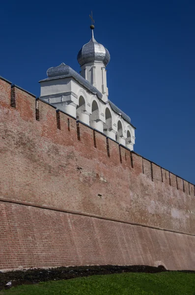 Novgorod Kremlin in Veliky Novgorod, Russia. The belfry of St. S — Stock Photo, Image