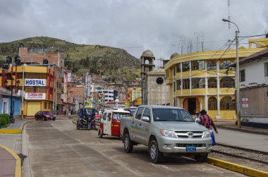 : Puno, Peru-Ocak 4,2014: Puno sokakları town, Titicaca yakınındaki