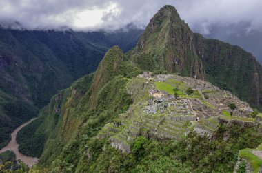 Kayıp İnka şehir Machu Picchu ve Huayna Picchu mo görünümünü