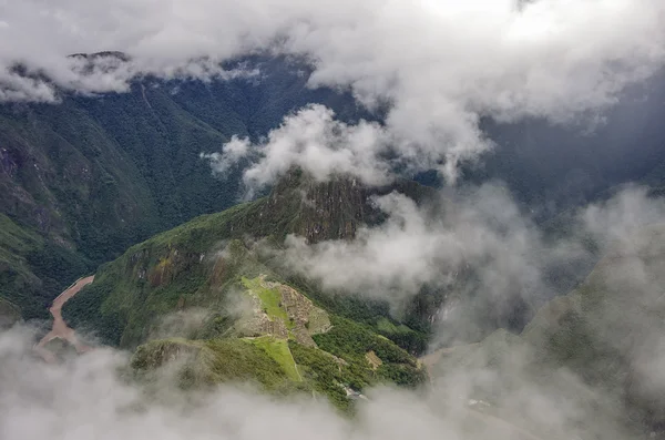 Widok z zaginionego miasta Incan Machu Picchu i Huayna Picchu mo — Zdjęcie stockowe