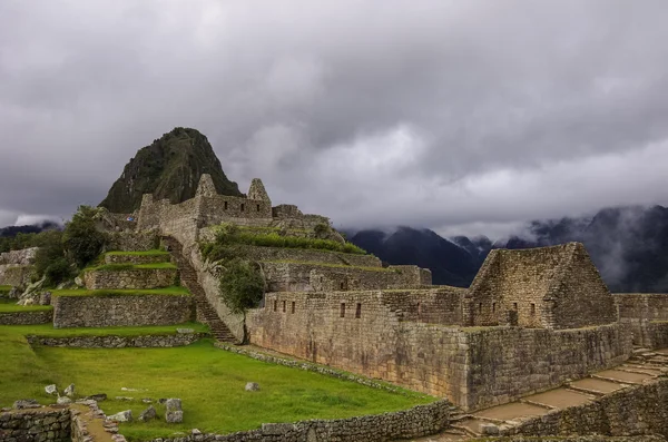 Vista de las ruinas del templo en la ciudad inca perdida de Machu Picchu. Clou bajo — Foto de Stock