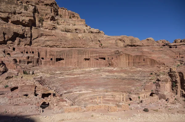 Utsikt över teatern i Petra på morgonen, Jordan — Stockfoto