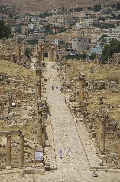 Colonnes du cardo maximus, Ancienne ville romaine de Gérasa de l'Antiquité, Jerash moderne, Jordanie — Photo