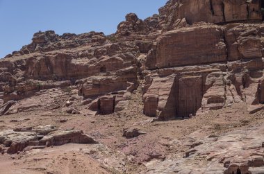 Mezarlar Umm al-Biyara dağ mağara. Petra, Jordan