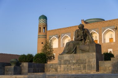 Antik bilim adamı - matematikçi, astronom ve coğrafyacı Muhammed ibn Musa el-Khwarizmi, Hiva, Özbekistan Anıtı