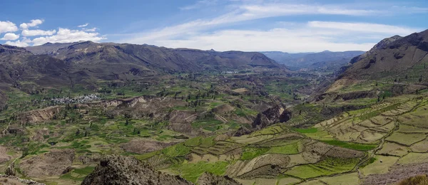 Colca Canyon panorama, Peru, Jižní Amerika. Inkové budovat Farmin — Stock fotografie