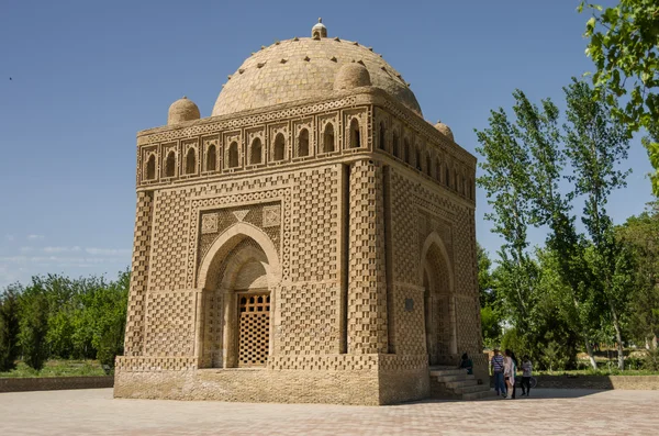 The Samanid mausoleum in the Park, Bukhara, Uzbekistan. UNESCO w — Stock Photo, Image