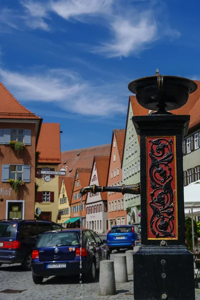 Dinkelsbuhl, deutschland - 28.08.2010: straßenwasserpumpe in med. — Stockfoto