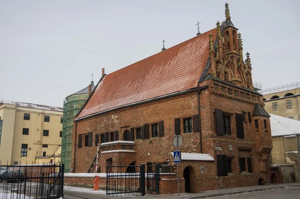 Tijolo medieval A Casa de Perkunas (Trovão) construída no século XV é a estrutura mais antiga em Kaunas, Lituânia — Fotografia de Stock