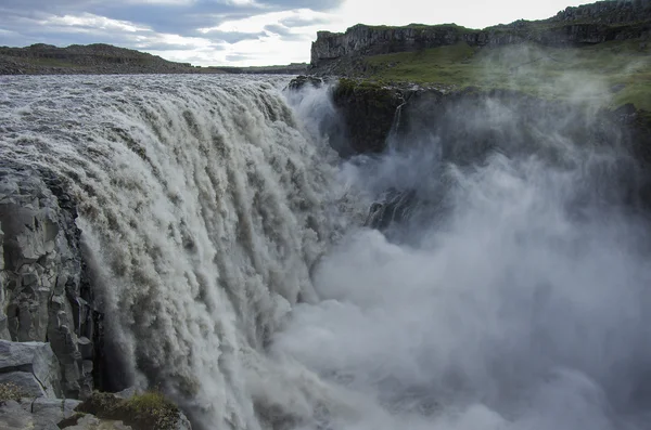 Detifoss-vízesés. a a legjobb a vonzás törvénye, Izland. Dettifoss a legerősebb vízesés, Izland, és egész Európában — Stock Fotó