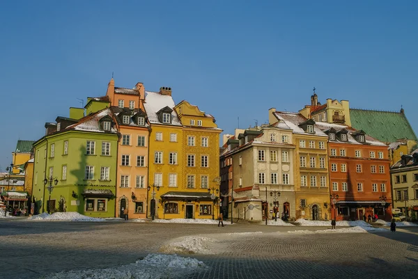 Vue des maisons médiévales sur la place du Château avec colonne Sigismund — Photo