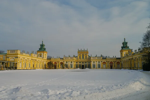 겨울 눈 속에서 박물관의 왕 얀 3 세의 궁전 보기 Wilanow. — 스톡 사진