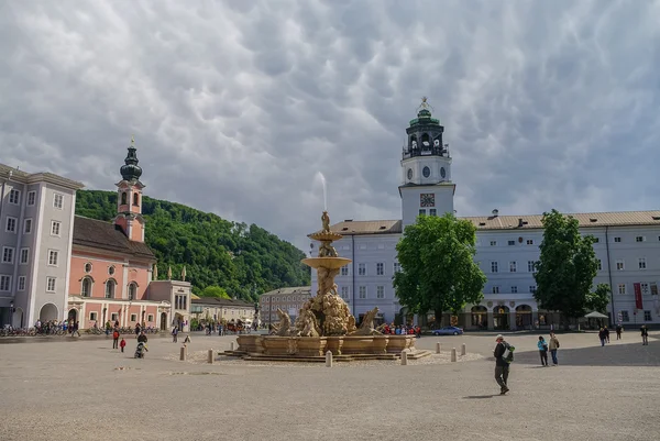 Ünlü Domquartier Salzburg ile Residenzplatz güzel görünümü