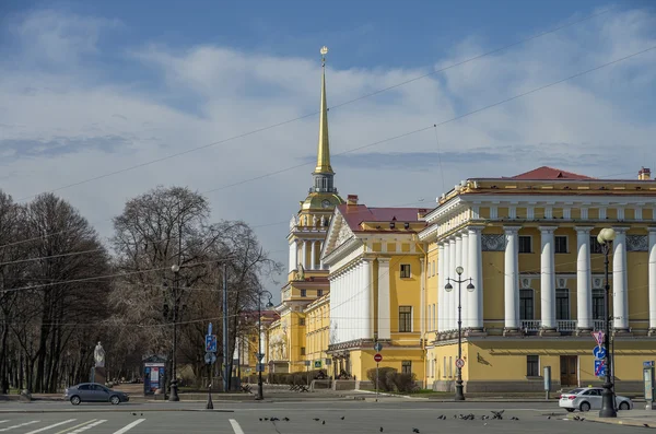 Vista del edificio del Almirantazgo en San Petersburgo desde el Palacio (Dvor — Foto de Stock