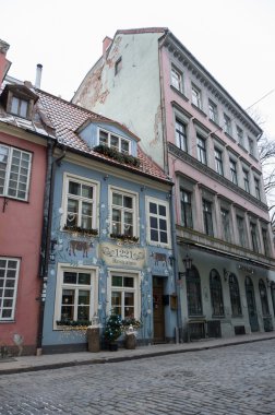 Riga, Letonya - 1 Ocak 2016: Geleneksel ortaçağ evleri