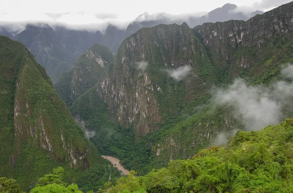 Widok z tarasów Lost Inca miasta Machu Picchu — Zdjęcie stockowe