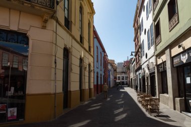 San Cristobal de La Laguna, İspanya - 16 Ocak 2020: San Cristobal de La Laguna 'daki yaya sokağı (La Laguna olarak da bilinir), tarihi merkezi 1999 yılında UNESCO tarafından dünya mirası ilan edildi..