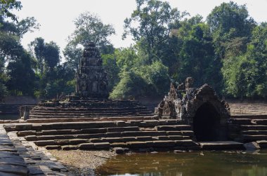 Ada tapınak Preah Neak Poan Angkor Kamboçya tarih itibariyle görünümünü