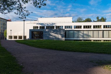 Vyborg, Rusya - 29 Ağustos 2021: Kütüphanenin Fin mimar Alvar Aalto tarafından inşası.