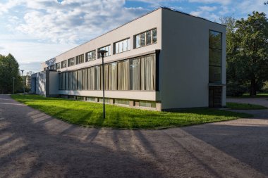 Kütüphanenin inşası Fin mimar Alvar Aalto tarafından yapılmıştır. Vyborg, Rusya