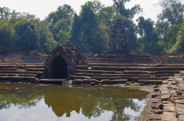 Ada tapınak Preah Neak Poan Angkor Kamboçya tarih itibariyle görünümünü