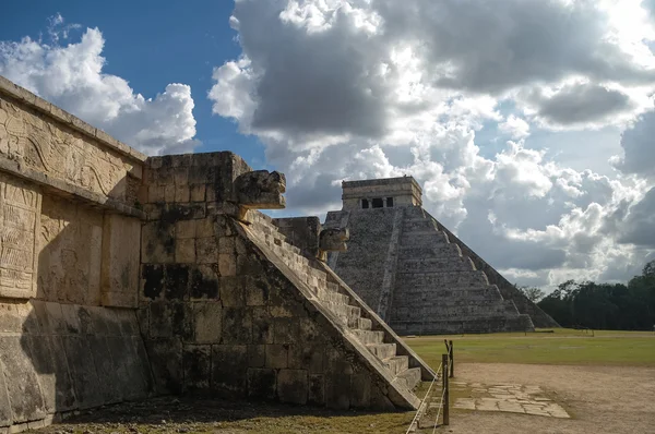 Maja piramis, Chichén-Itzá, Mexikó — Stock Fotó