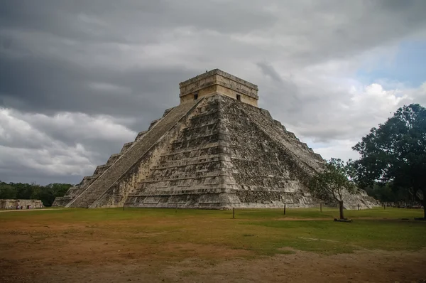 Maya piramide, Chichen Itza, Mexico — Stockfoto