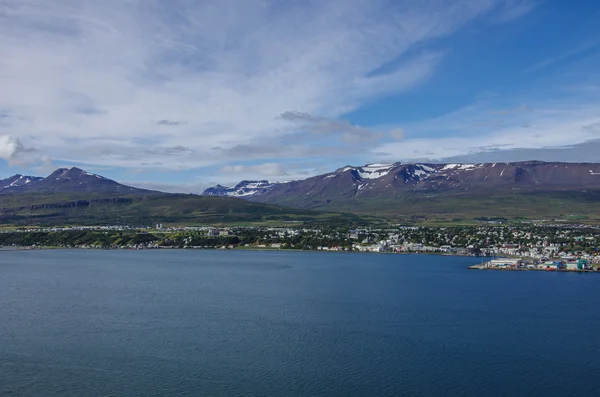 Ακουρεΰρι, είδαν από την ανατολική ακτή της Eyjafjordur στην Ισλανδία — Φωτογραφία Αρχείου