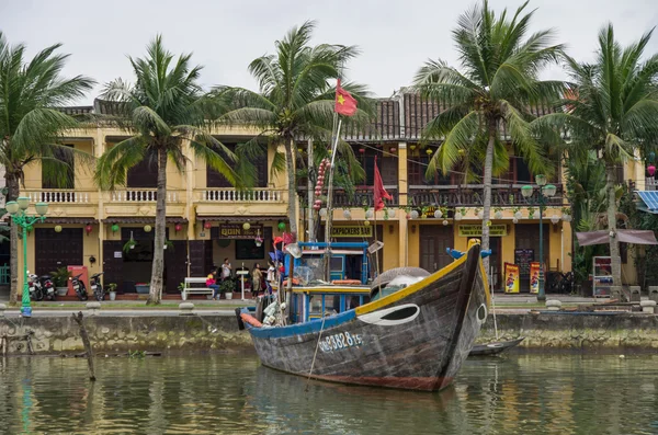 HOI AN, VIETNAM - 7 de janeiro de 2015: Barcos tradicionais em Hoi An . — Fotografia de Stock