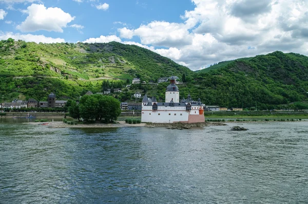 Kastil abad pertengahan Burg Pfalzgrafenstein di lembah sungai Rhine, ne — Stok Foto