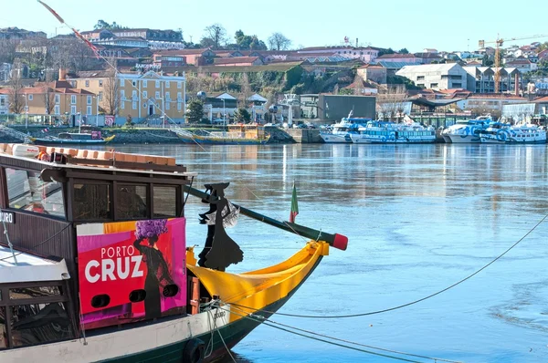 Rabelo tekneler Douro Nehri üzerinde bir seyir için. Porto, Portekiz