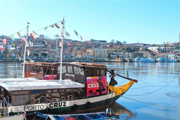 Rabelo tekneler Douro Nehri üzerinde bir seyir için. Porto, Portekiz