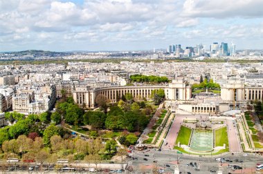 Güneşli bir günde bir Paris panoramik görünüm