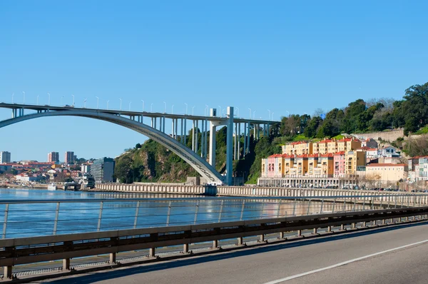 Porto, Portekiz Arrabida Bridge bir parçası