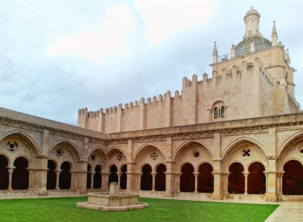 Cloister of Se Velha in Coimbra, Portugal — Stock Photo, Image