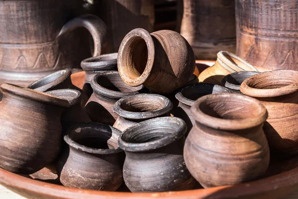 Utensilios de madera, jarras - souvenir nacional —  Fotos de Stock